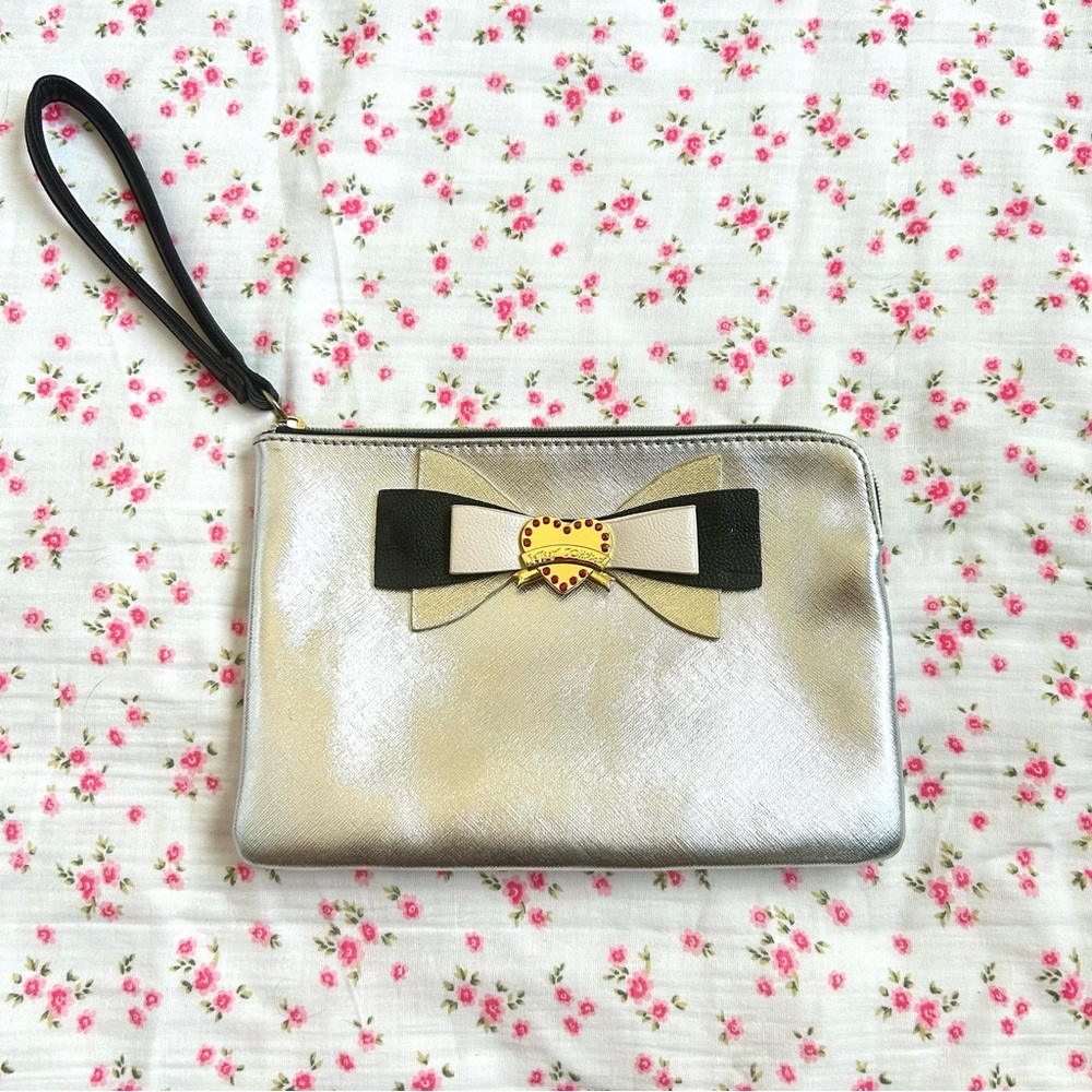 🌷 Betsey Johnson Silver Wristlet 🌷